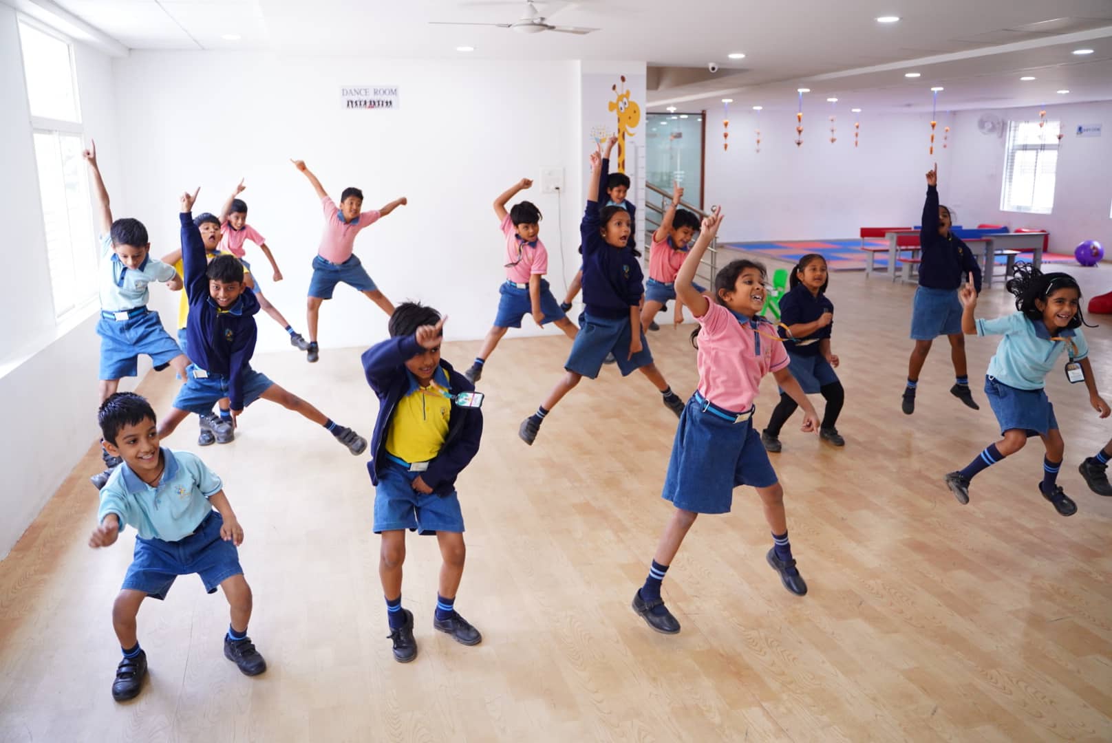 Kids dance performance in school 